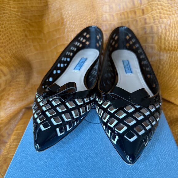 Prada Women's Black and White Patent Leather flats Size 37/ US 7 - Picture 3 of 6